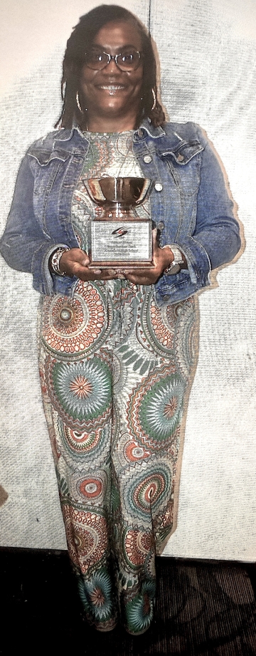 Student Athlete Samuel Blount's Mother Accepting Award