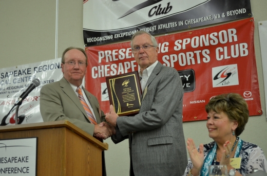 Steve Johnson Presenting Plaque to Former CSC Pres, Lou Tayon